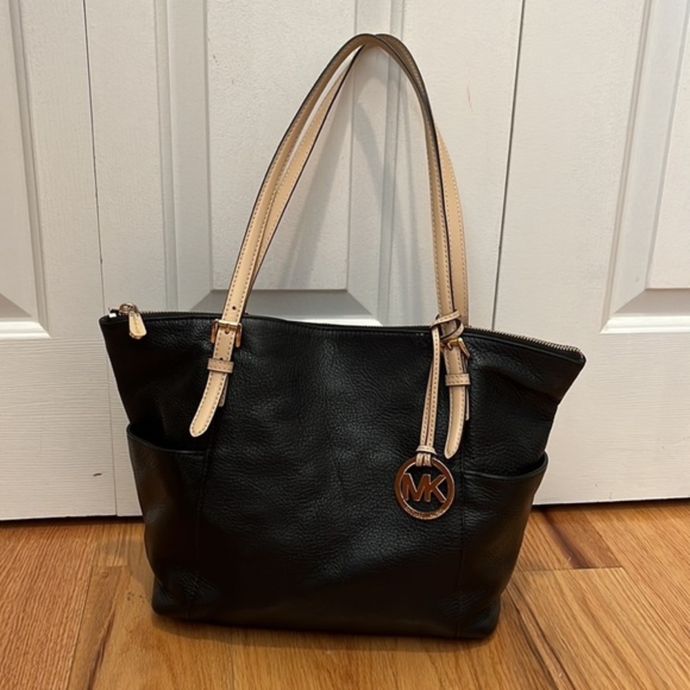 Michael Kors Black & Tan Pebbled leather Jet set tote bag